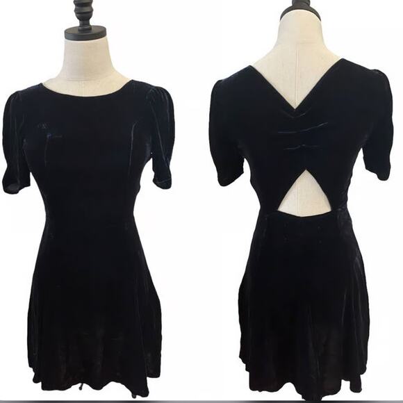Reformation Dresses & Skirts - Reformation cut out velvet mini dress